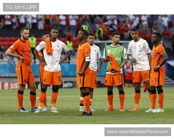 曼联防守漏洞凸显，整体结构问题成主因而非个人失误