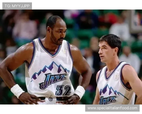 朱·霍勒迪挡拆助攻率提升，拉开与控卫库里的组织差距